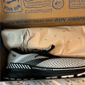 *NEW* Brooks Adrenaline Gts 22